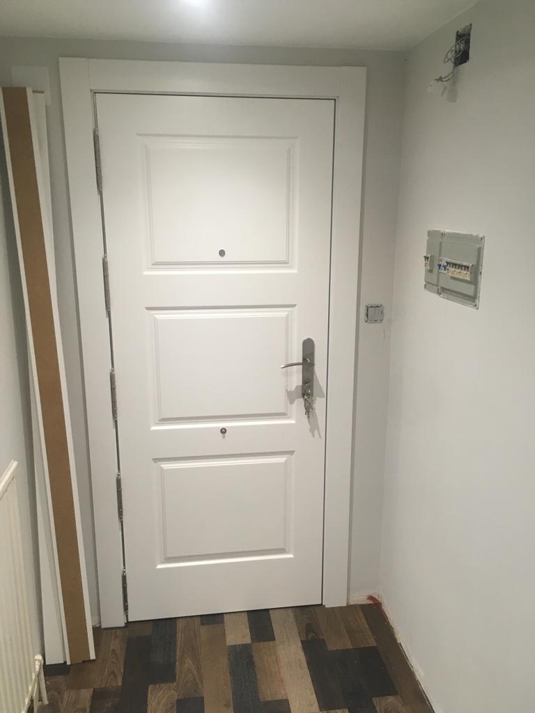 PUERTA BLINDADA MADERA DE PISO EN ZARAGOZA