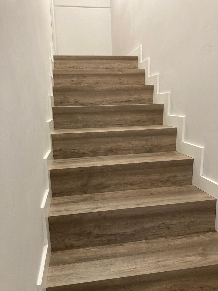 VENTA DE SUELOS VINÍLICO ESCALERA EN ZARAGOZA